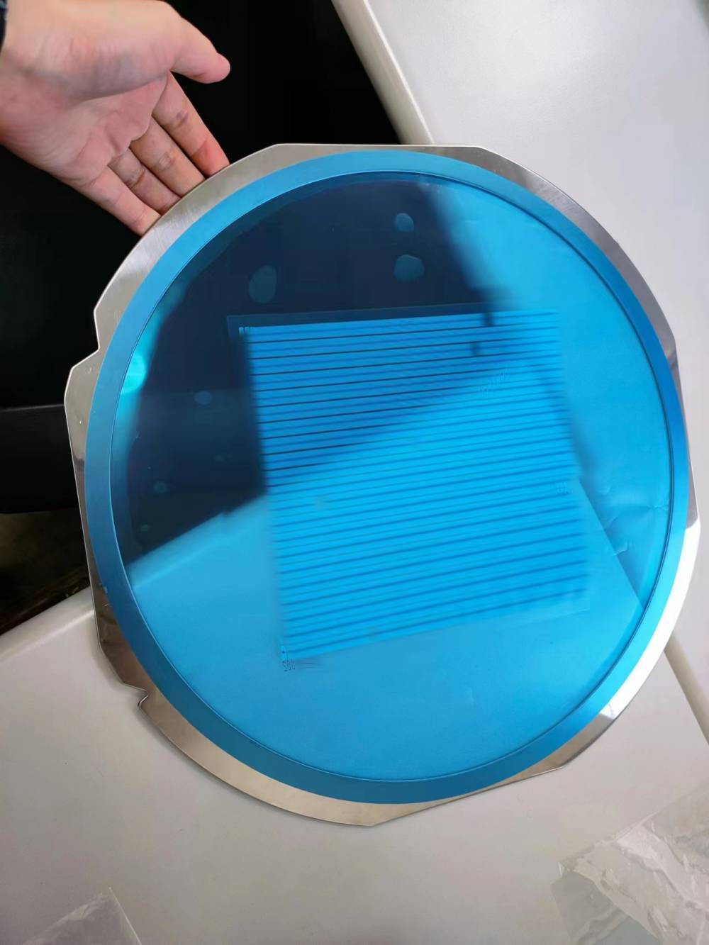 晶圆背面涂胶膜厚度视觉检测